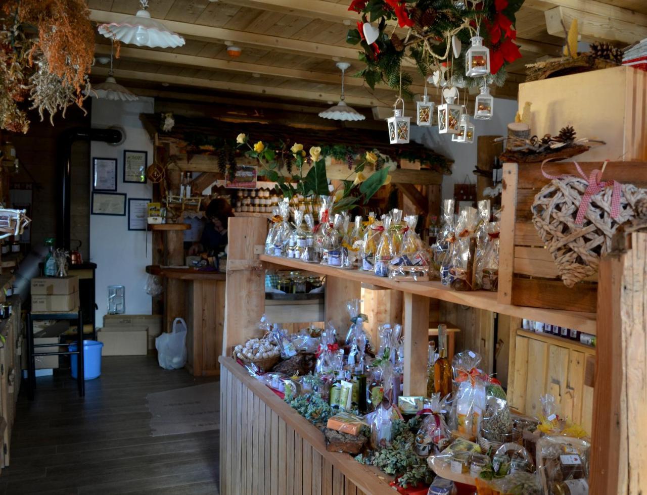 Agriturismo Dalla Natura La Salute Giustino Exterior foto